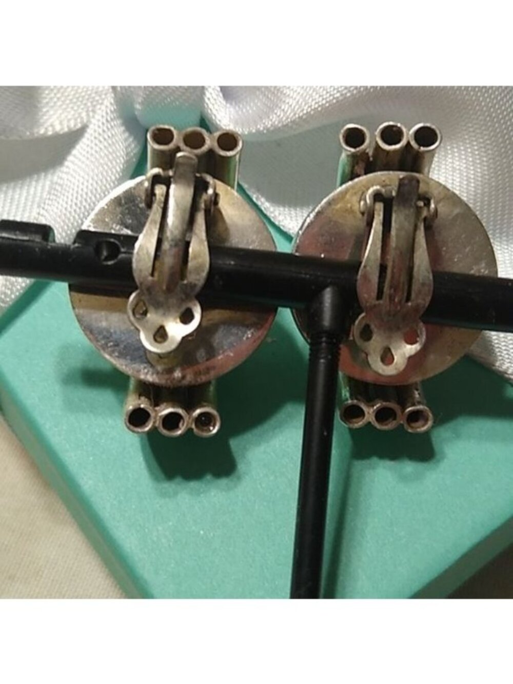 Vintage Signed Sterling Silver Taxco TC-47 Mexican Artisan made Clip-On Earrings - Picture 2 of 3